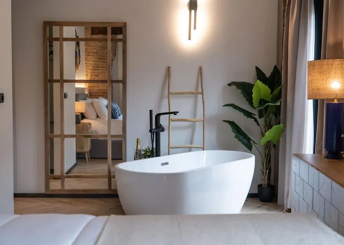 Amiras Homes Collection Adults Recommend Pensión *