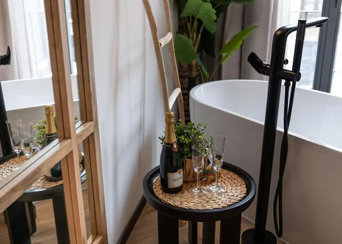 Amiras Homes Collection Adults Recommend Pensión