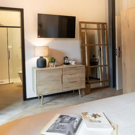 Amiras Homes Collection