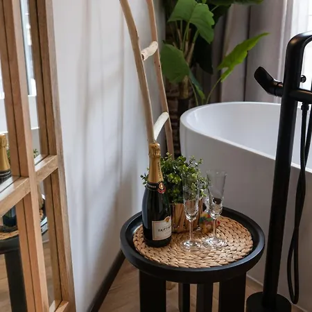 Amiras Homes Collection