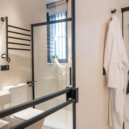 Amiras Homes Collection